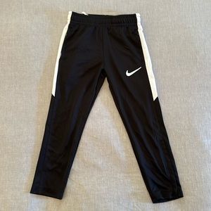 NWT Nike Boy’s pants. Size 5 (S)